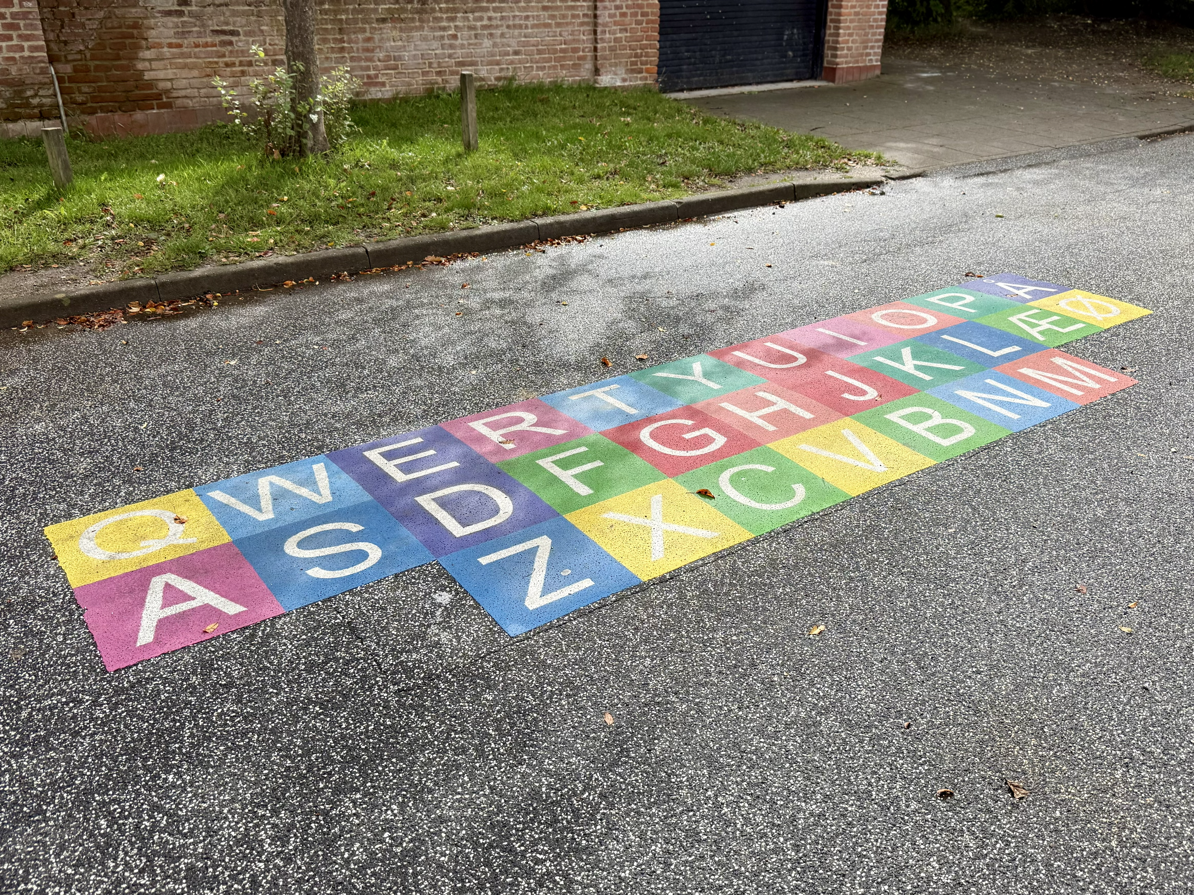 Alfabetet i skolegården på Vestergårdsskolen